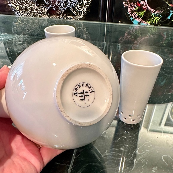 VINTAGE 1990s ARZENAL MOD WHITE PORCELAIN TEAPOT INFUSER TWO PIERCED CUPS UNUSED - Picture 7 of 10